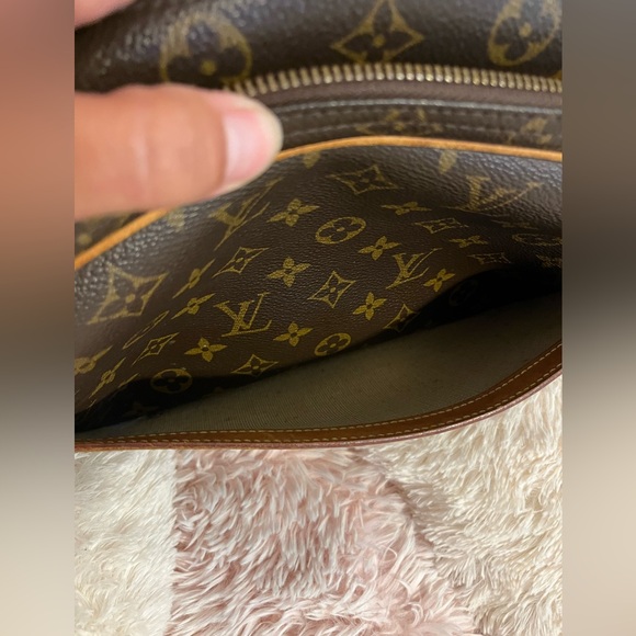 π₯π₯ Authentic LV crossbody bag π₯π₯ - Picture 5 of 12
